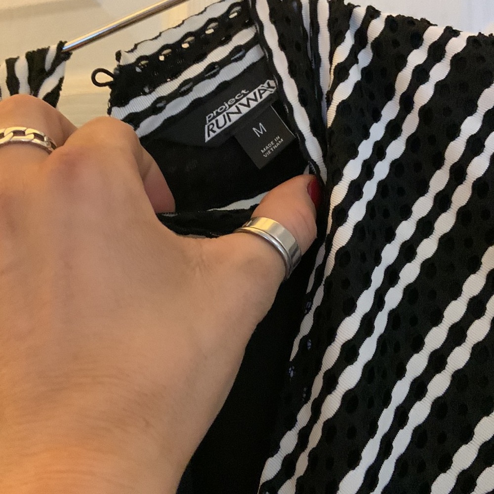 Project Runway Black & White Long Sleeve Dress, Size M. - Picture 3 of 3